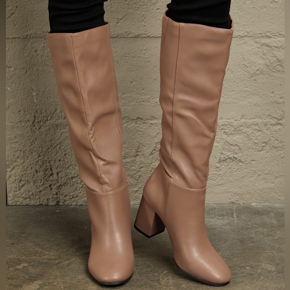 NEW QUPID Retro 60s Go Go Style Vegan Leather Knee High Heeled Boots in Mocha - Picture 2 of 5